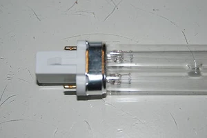 5 W Tube Ultra Violet Lampe Ampoule UV De Connexion Pl-s Pour Carpe Koï Étang À - Photo 1/1