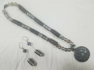 Collar y pendientes de cuentas de vidrio hechos a mano por Emma Karo artista artesana israelí - Imagen 1 de 7