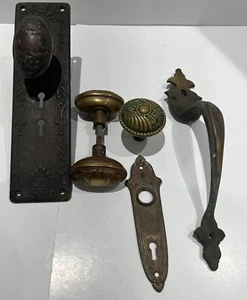 Antico pomello vintage set coppia pomelli abbinati manico e piastra 4 pomelli - Foto 1 di 14