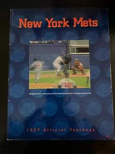 1997 New York Mets Official Yearbook with 3-D Cover  M346 - Picture 1 of 2