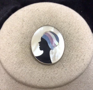 Vintage Silver Tone Costume Inlay MOP Onyx & Shell Woman Pin/Pendant R689 - Picture 1 of 3