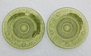 Pair of Dinner Plates ~ DAISY GREEN, Avocado ~ Indiana Sandwich Glass ~ Vintage - Picture 1 of 4