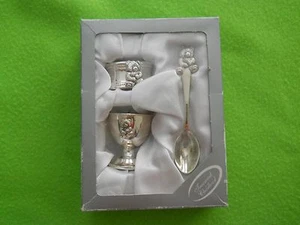 *NUEVO ~👶 Juego de recuerdo de bebé incluye cuchara/servilleta/anillo/cáliz ~ caja de regalo. - Imagen 1 de 9