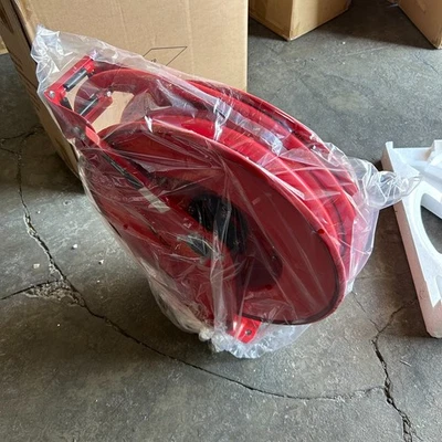 Universal Tools Retractable Hose Reel, 1/2" x 50' Rubber Air Hose - Image 1 of 3