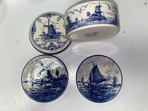 Ciotola portagioie con coperchio DELFT blu dipinta a mano e due piccoli piatti made in Holland - Foto 1 di 9