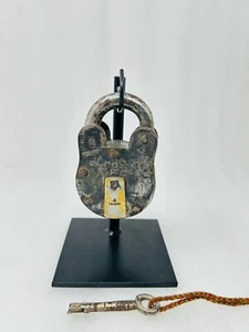 Candado de hierro antiguo HOBBSS & CO hecho a mano cerradura de puerta de hierro pesado antiguo - Imagen 1 de 4