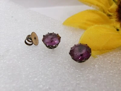Pendientes victorianos con piedras preciosas de zafiro púrpura de oro amarillo macizo de 18 k atornillados Foto 1 de 4