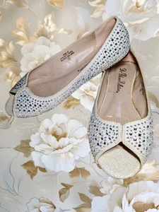 DE BLOSSOM Collection RHINESTONE Ivory Cream Flat Dress Shoes SPARKLE Women's 9 - Picture 1 of 14