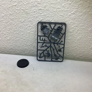 Warhammer 40k- Inquisition Eversor Assassin on sprue MS53016 - Picture 1 of 2