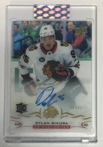 2018-19 Upper Deck Clear Cut Rookie Autograph UD Exclusives Dylan Sikura 28/65 - Picture 1 of 1