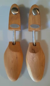 Barneys New York Pair Of Cedar Wood Shoe Trees - Size: L - Picture 1 of 3
