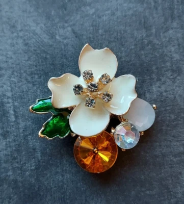 Vintage style Ivory flower magnetic brooch. Magnolia,  Dogwood flower brooch - Image 1 of 3