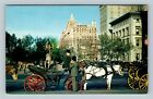 Carte postale chrome chariots tirés par des chevaux 59th Street Drivers Monument New York