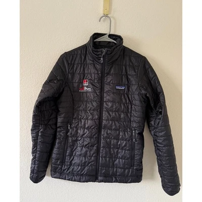 Chaqueta alternativa Patagonia Logo para mujer negra Nano Puff Down talla pequeña senderismo Foto 1 de 4