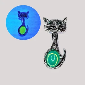 Vintage Uranglas grün blau Opal silberfarben Katze Brosche UV Kätzchen leuchtend UG - Bild 1 von 13
