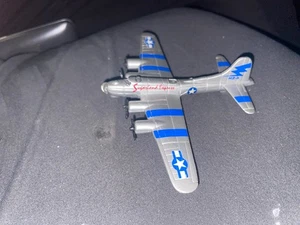 Maisto B-17 Flying Fortress Diecast Sugarland Express - Picture 1 of 4