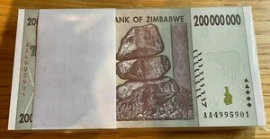 Pacchetto banconote 100 x 200 milioni di dollari dello Zimbabwe AA 2008 consecutivo UNC  - Foto 1 di 2