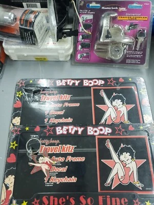 2 PC Betty Boop Star Glitter Plastic License Plate Frames Universal W Keychain  - Изображение 1 из 3
