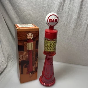 Botella y caja vintage Avon Remember When Gas Pump Wild Country para después del afeitado - Imagen 1 de 5