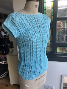 VINTAGE 1970S SIZE 10 TURQUOISE BLUE COTTON HAND KNIT VEST TUNIC TOP SASH NECK - Picture 1 of 7