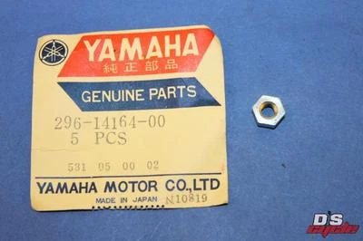 NOS YAMAHA 1972 U7E CARBURETOR HOLDING NUT PART# 296-14164-00-00 - Imagem 1 de 4