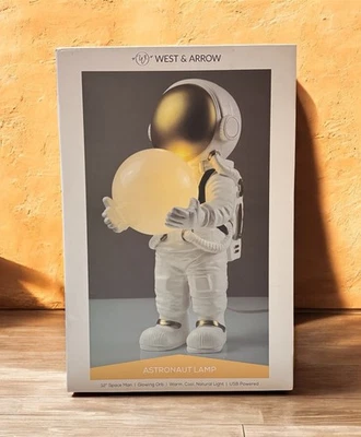 "Lámpara de astronauta West & Arrow - Hombre espacial 12"" - Orbe brillante - Alimentada por USB - ¡NUEVA EN CAJA! Foto 1 de 4