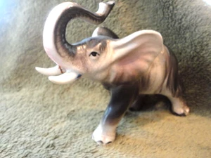 Elephant Porcelain Figurine Statue 3-1/4 in Tall 5 in Long Vintage - Picture 1 of 10