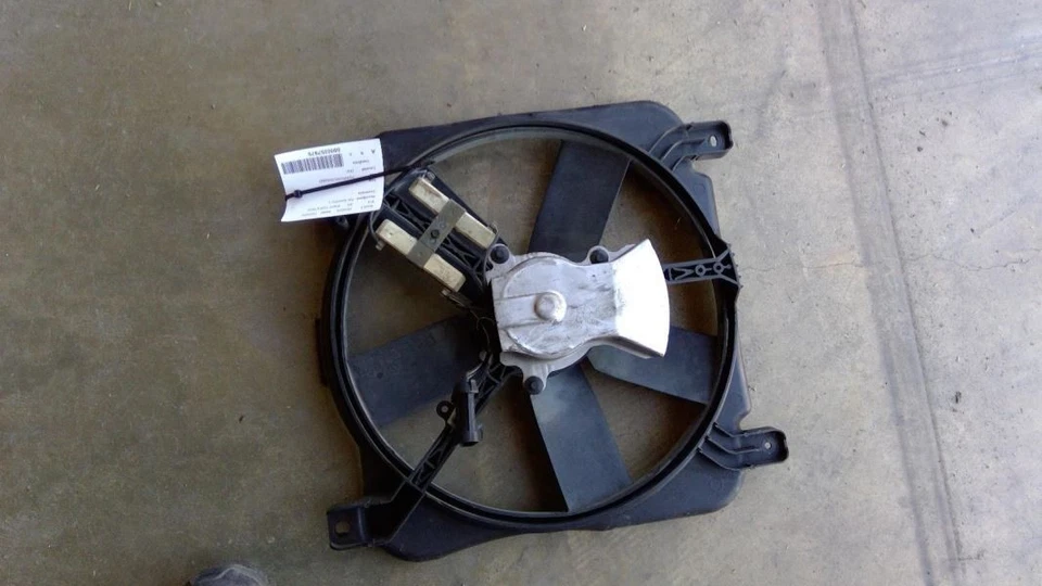 Driver Left Radiator Fan Motor Fan Assembly Fits 94-99 BONNEVILLE 643565 Foto 1 de 4