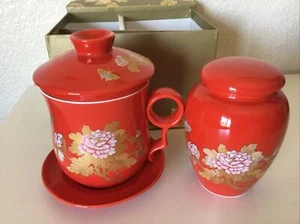 NUOVO Teavana Peonia Rosso Oro Ceramica Tea Infusore Farfalle Tazza COPERCHIO CONTENITORE - Foto 1 di 9