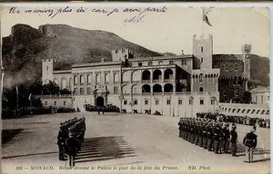CP Monaco - Revue devant le Palais le jour de la fête du Prince - Picture 1 of 2