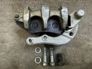 Pinza de freno delantera Yamaha YZ450f 2014-2017 (15) OEM - Imagen 1 de 6