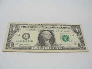 2017A ONE DOLLAR FEDERAL RESERVE NOTE WITH UNIQUE SERIAL NUMBER Z2640 - Picture 1 of 3