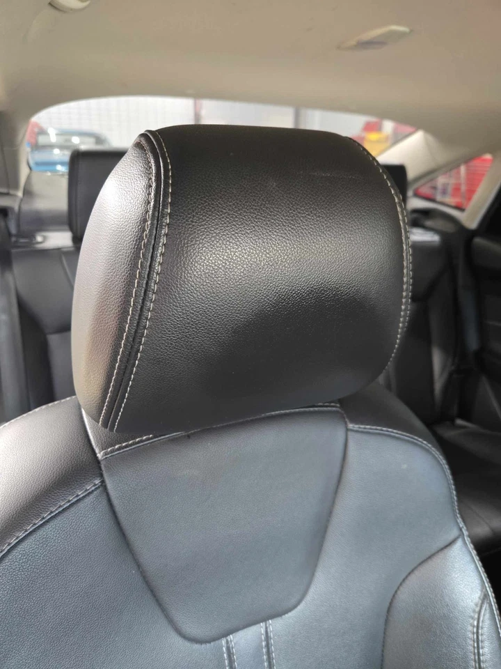 Headrest FORD FOCUS Right 13 14 - Image 1 of 1