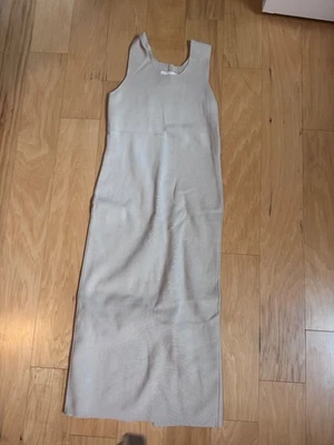 vestido sin mangas lauren manoogian Foto 1 de 3