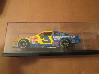 1/24th Action #3 Wrangler Dale Earnhardt en caja de exhibición transparente Foto 1 de 2