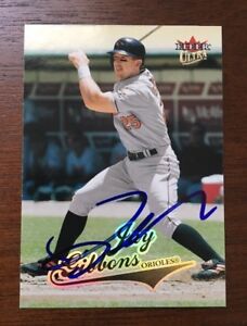 JAY GIBBONS 2004 FLEER ULTRA AUTOGRAPHED SIGNED AUTO BASEBALL CARD 46 ORIOLES