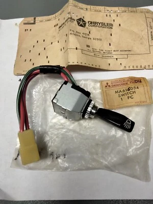 Interruptor de farol Mopar/Mitsubishi NOS 71-74 Dodge Colt Sed. HT. Station Wagon - Imagem 1 de 2