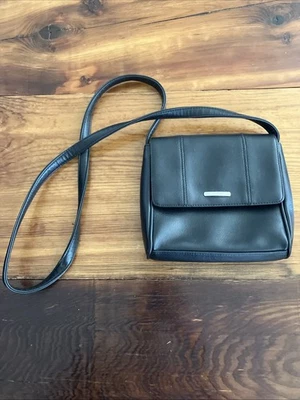 De Colección NINE WEST Negro Imitación Cuero Bandolera Organizador Bolso de Hombro Bolso Cartera Foto 1 de 4