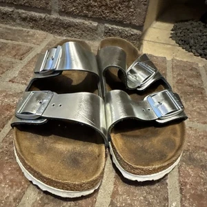 Birkenstock  Arizona Silver Leather Soft Footbed Size 10-10.5 - Picture 1 of 22