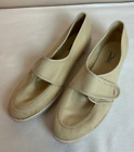 Grasshoppers Womens 9 S Flats Shoes Tan & White