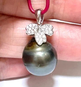 Elegante colgante de perlas gris-verde pavo real genuino del Mar del Sur de Tahití de 12,6 x 13,7 mm - Imagen 1 de 10
