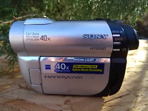 Sony DCR-DVD610 Camcorder – schwarz/silber DCRDVD610 WIE BESEHEN FÜR TEILE NACHREINIGUNG - Bild 1 von 12