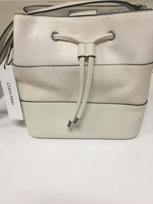 Bolso de Hombro Calvin Klein Gabrianna Bucket Cuero Gamuza Blanco Nuevo con Etiquetas Foto 1 de 4