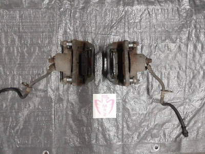 JUEGO DE PINZAS DE FRENO DELANTERAS DERECHA IZQUIERDA TOYOTA MR2 CON SOPORTE OEM 2000-2005 Foto 1 de 4
