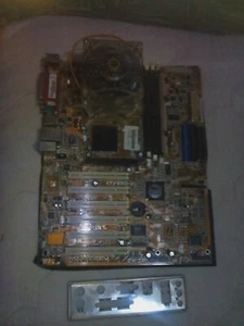 placa base asus a7v600-x socket 462, cpu a 1.8ghz con disipador - Zdjęcie 1 z 1