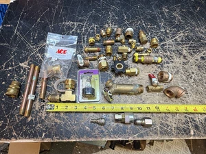 Messing Armaturen Posten Ventile Kupplungen Gartenschlauch Luftschlauch Klima Auto Konvolut - Bild 1 von 24