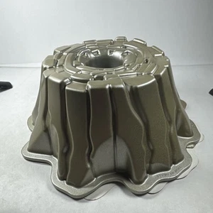Padella per torte Nordic Ware Stump de Noel Williams Sonoma Bundt - Foto 1 di 13