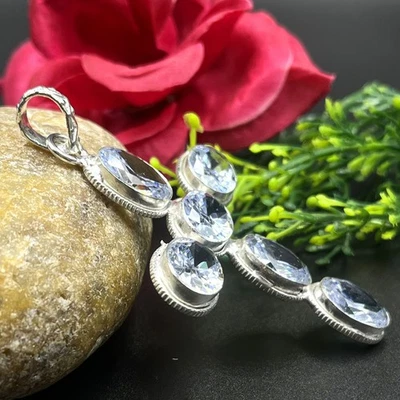 Colgante hecho a mano de plata de ley 925 con piedras preciosas de topacio blanco Foto 1 de 4