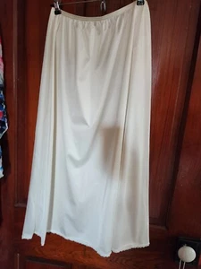 Vintage Vanity Fair Long Ivory Nylon Slip Womens Medium Lingerie - Picture 1 of 6