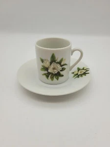 Ceramic Treasures Inc Demitasse tazza e piattino bianco magnolia nuovo Iberia LA USA - Foto 1 di 12